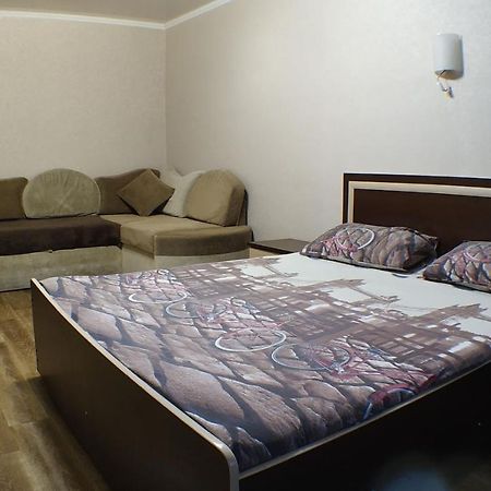 Апартаменты В Центре Металлургов 27 Kr Apartments Kryvyj Rih Exteriör bild